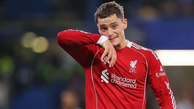 فيرتز يرفض حديث الاستسلام ويؤكد دعم لاعبي ليفربول لسلوت