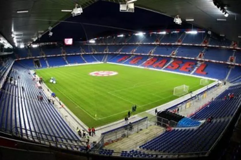 حريق ضخم يضرب ملعب بازل ويؤجل مباراته أمام تون