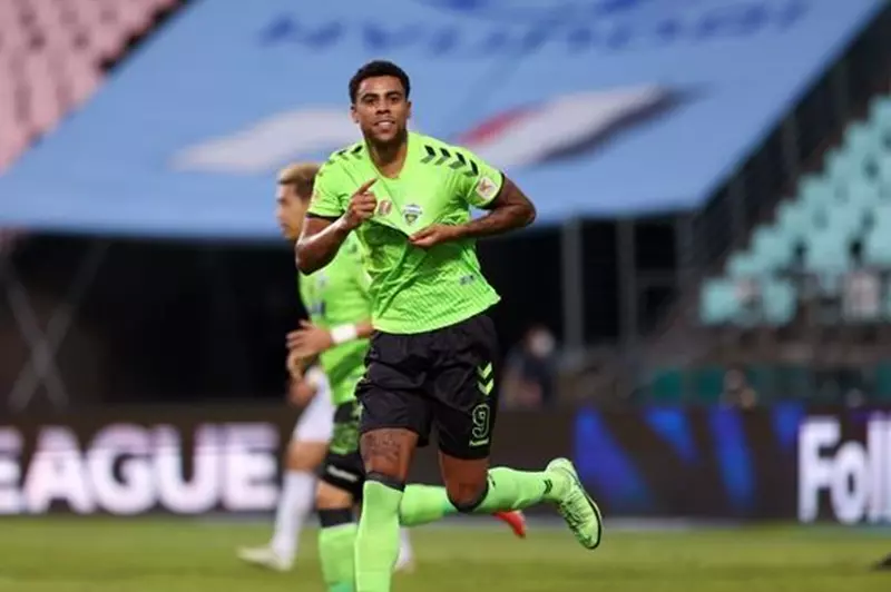 سبب تعثر صفقة سوزا إلى الأهلي بعد تصريحات برونو سافيو