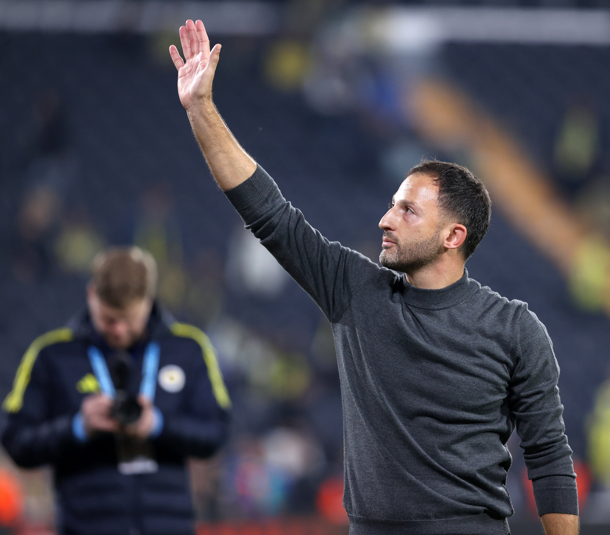 فنربخشة يقيل تيديسكو بعد خسارة ديربي جالاتاسراي