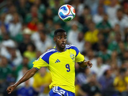 إيزاك أفضل لاعب في مباراة السويد وتونس بكأس العالم