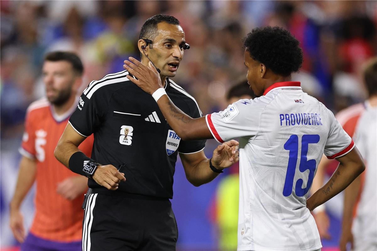 جماهير هايتي تطالب الفيفا بالتحقيق بعد جدل غربال