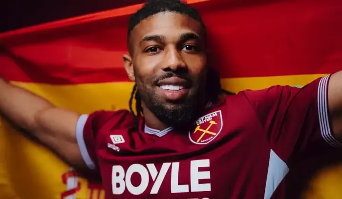 وست هام يضم آداما تراوري رسميًا قادمًا من فولهام في الشتاء