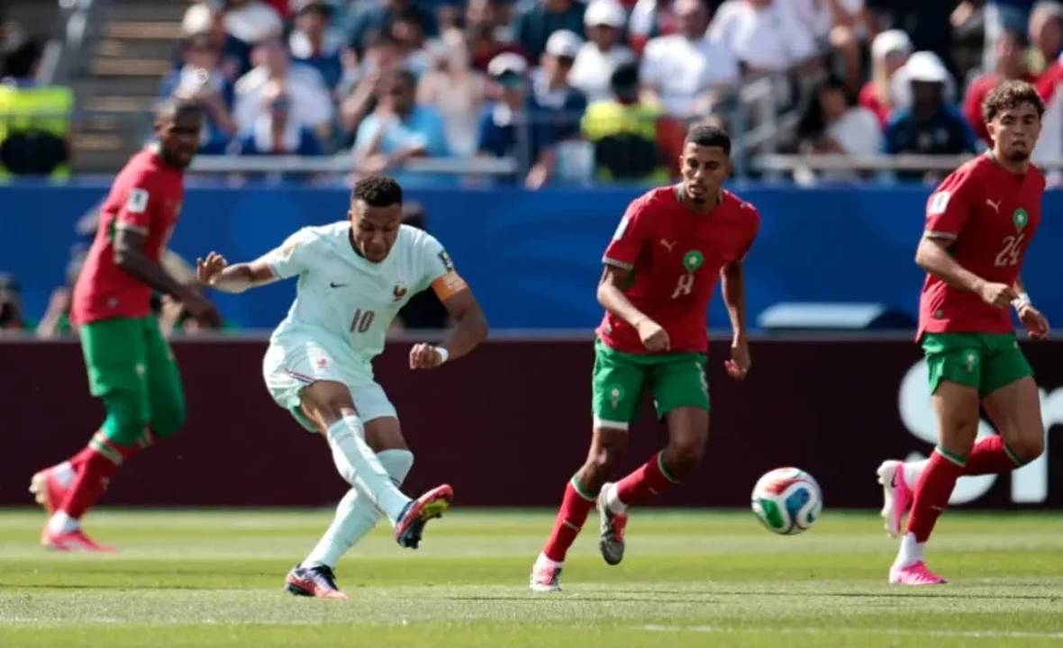 فرنسا تهزم المغرب وتتأهل إلى نصف نهائي كأس العالم
