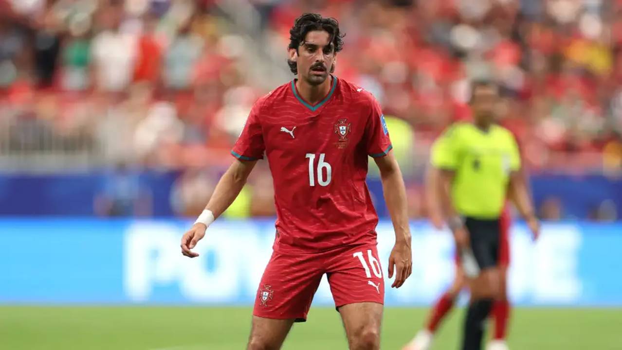 الأهلي السعودي يضم ترينكاو بعقد يمتد أربعة أعوام