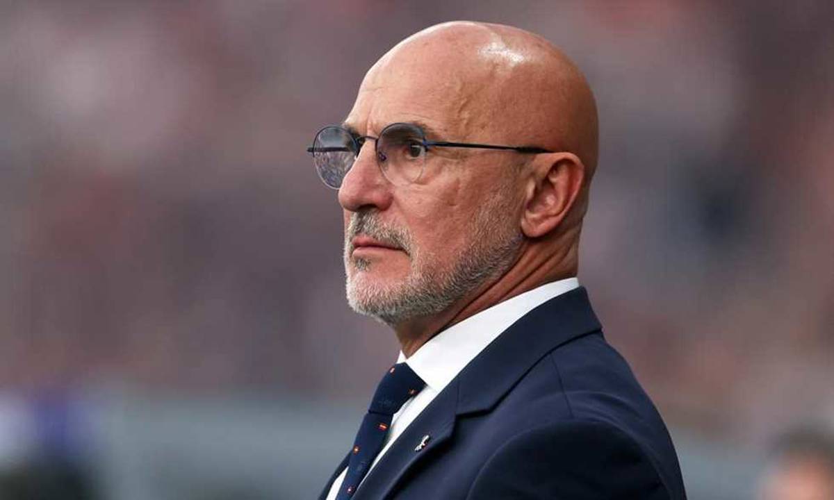 دي لا فوينتي يصبح أكبر مدرب يتوج بكأس العالم
