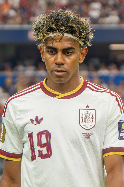 لامين يامال يدخل التاريخ بعد الجمع بين اليورو وكأس العالم