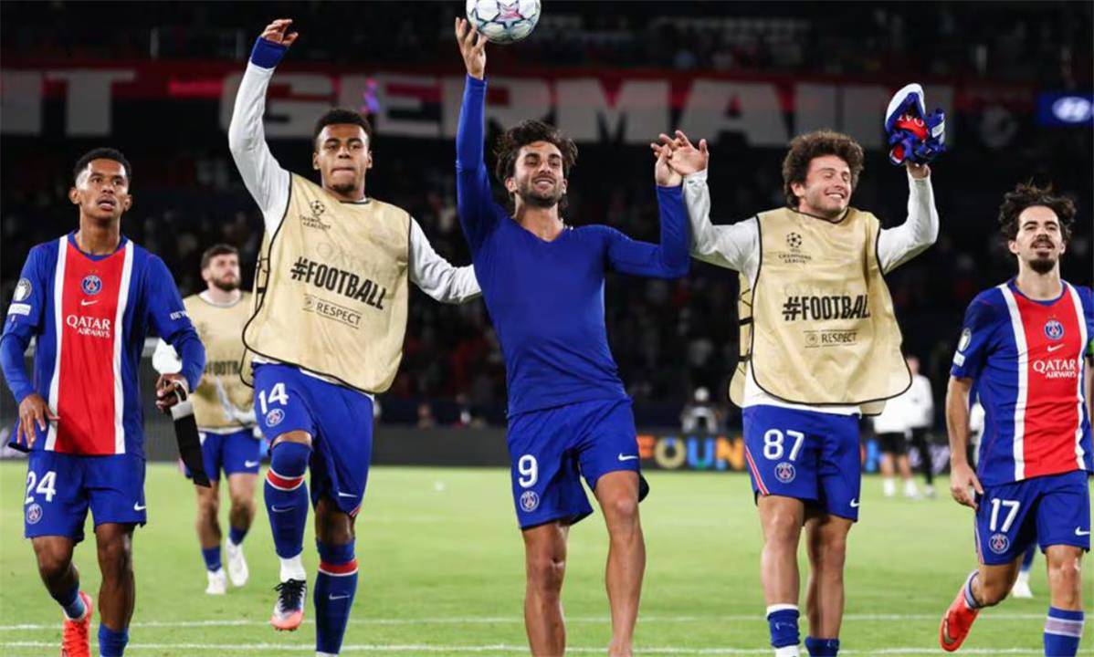 باريس يضرب بسداسية وتوريس يتألق بهاتريك في افتتاح دوري الأبطال