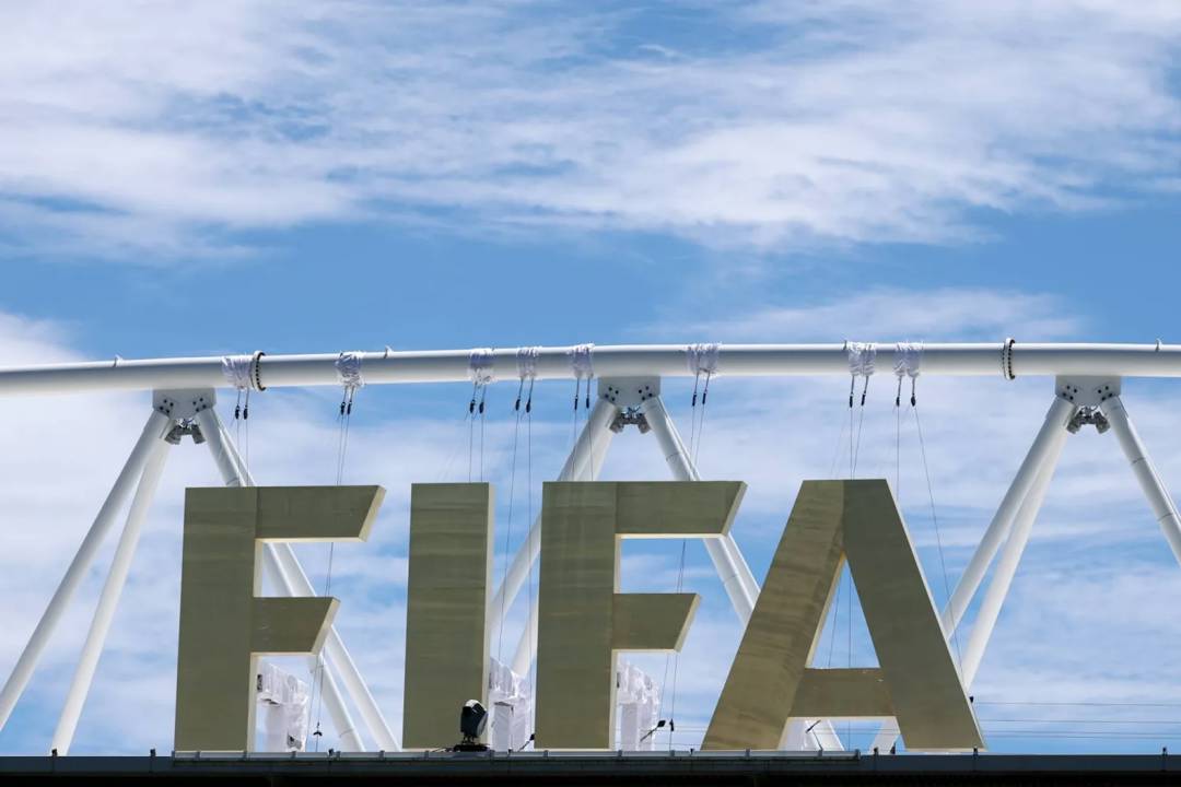 فيفا يراجع طلبًا لتوزيع 2.1 مليار دولار على الاتحادات
