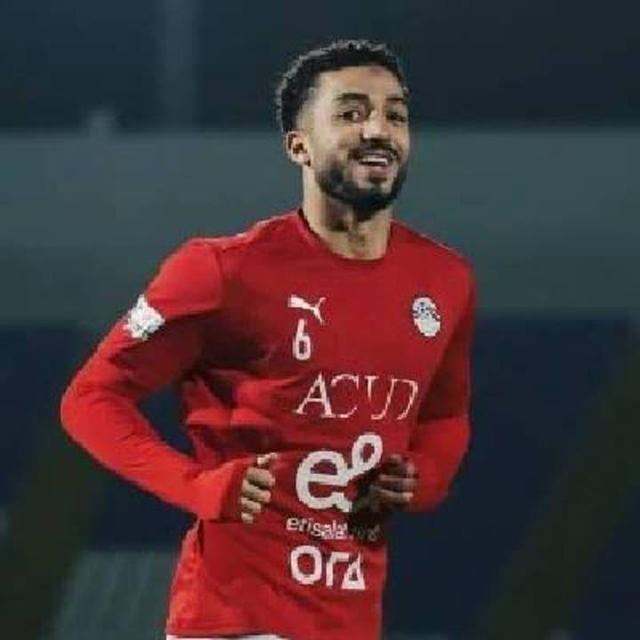 محمد عبد المنعم يغادر معسكر مصر ويعود إلى نيس باتفاق مشترك